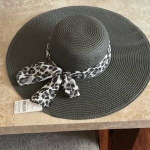 Elegant Gray Sun Hat with Animal Print Bow